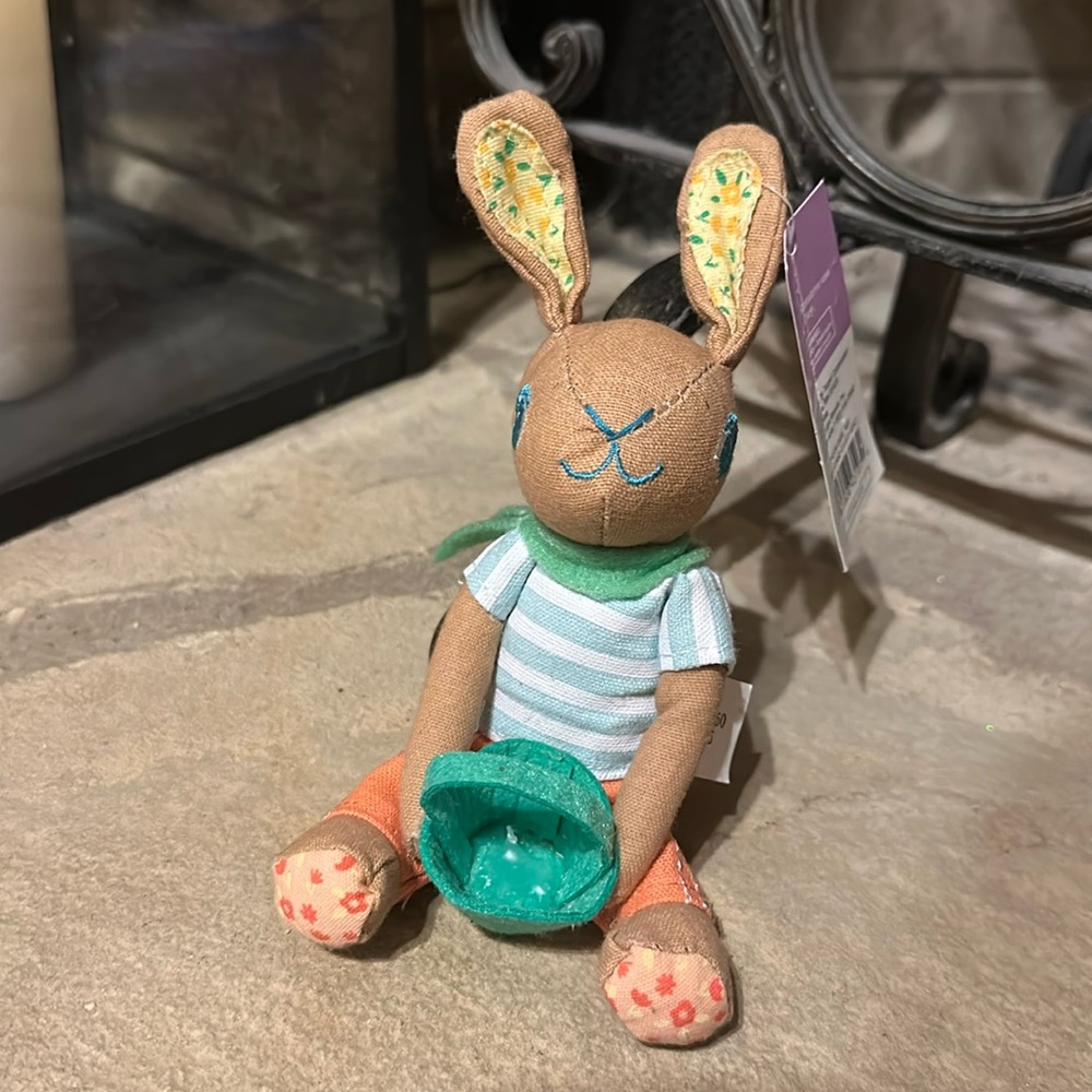 NWT 2021 Spritz Retired Soft Easter Bunny Decor Boy Bunny with Basket